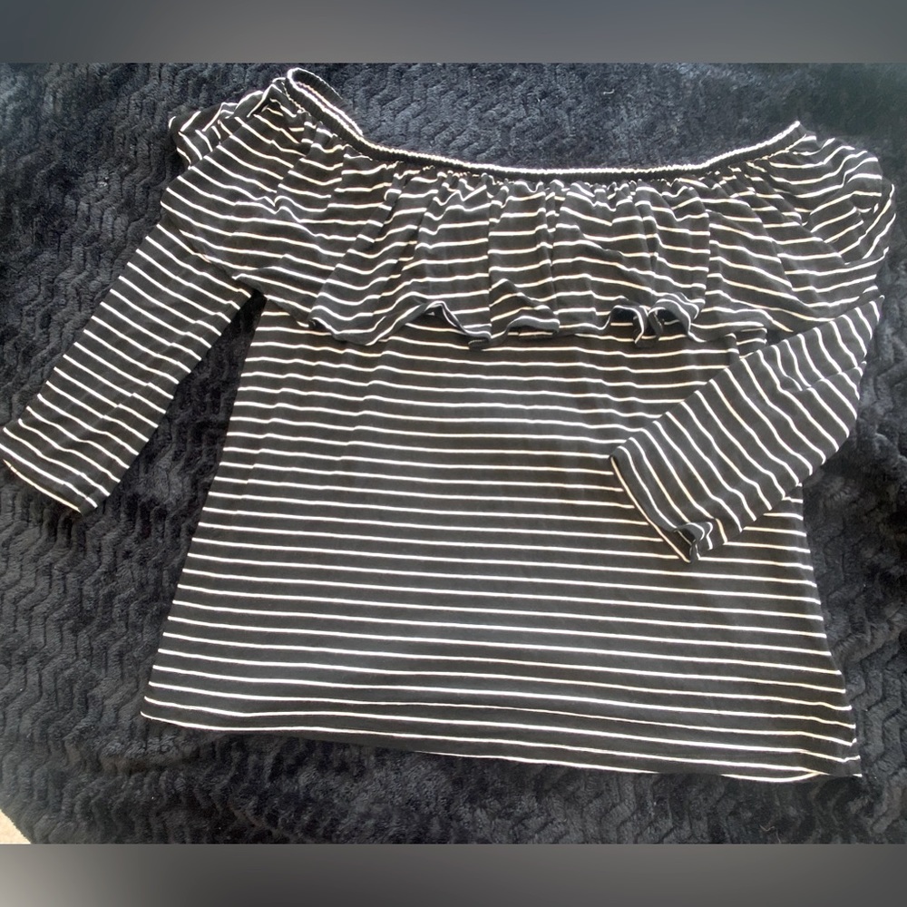 American Eagle, Size M, Black and white striped